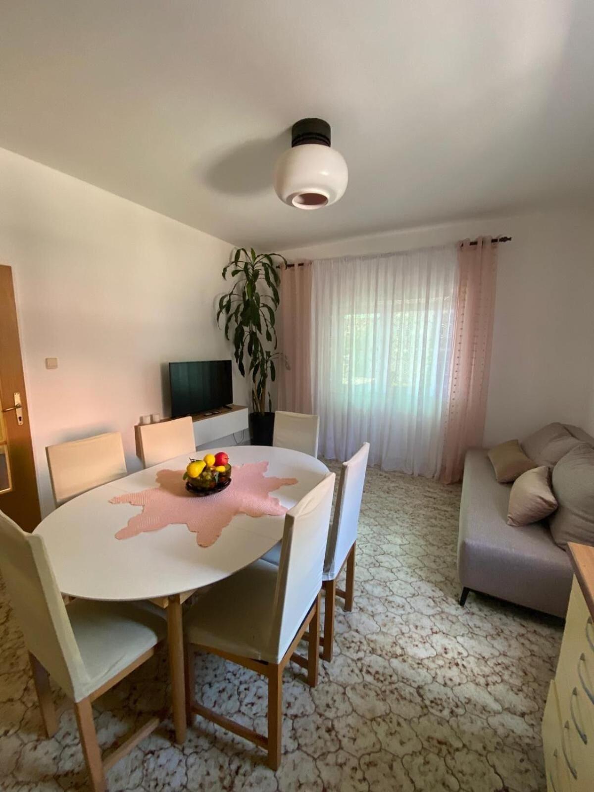Apartman Nada *
